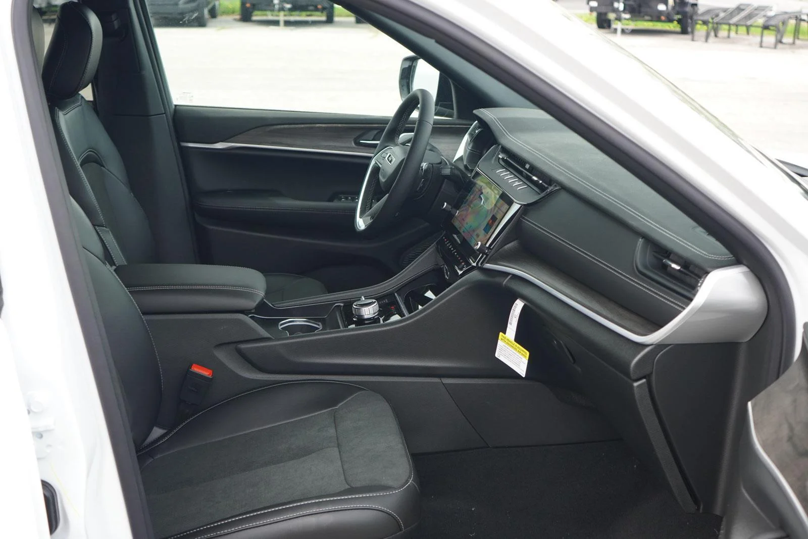 New 2026 Bright White Clearcoat Jeep Laredo Altitude image 27