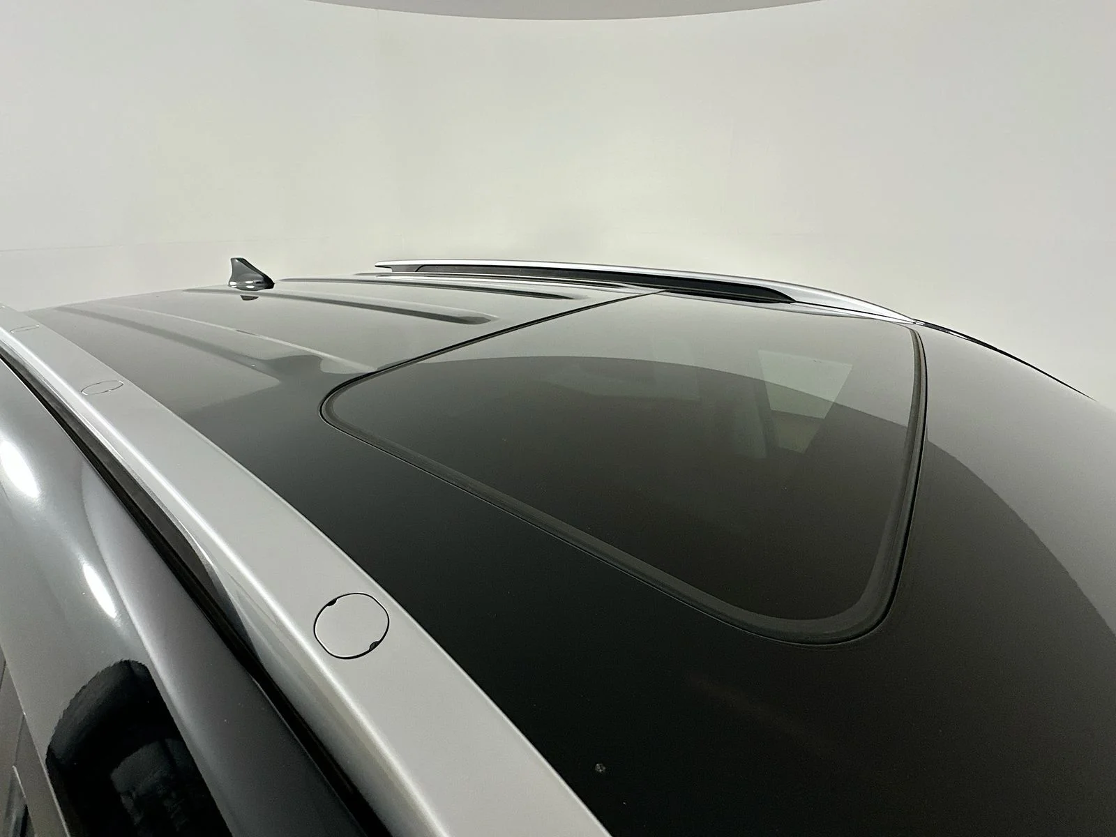 Used 2023 Black Kia  image 12