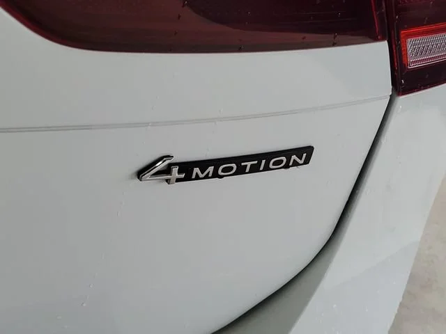 Used 2023 White Volkswagen S image 27
