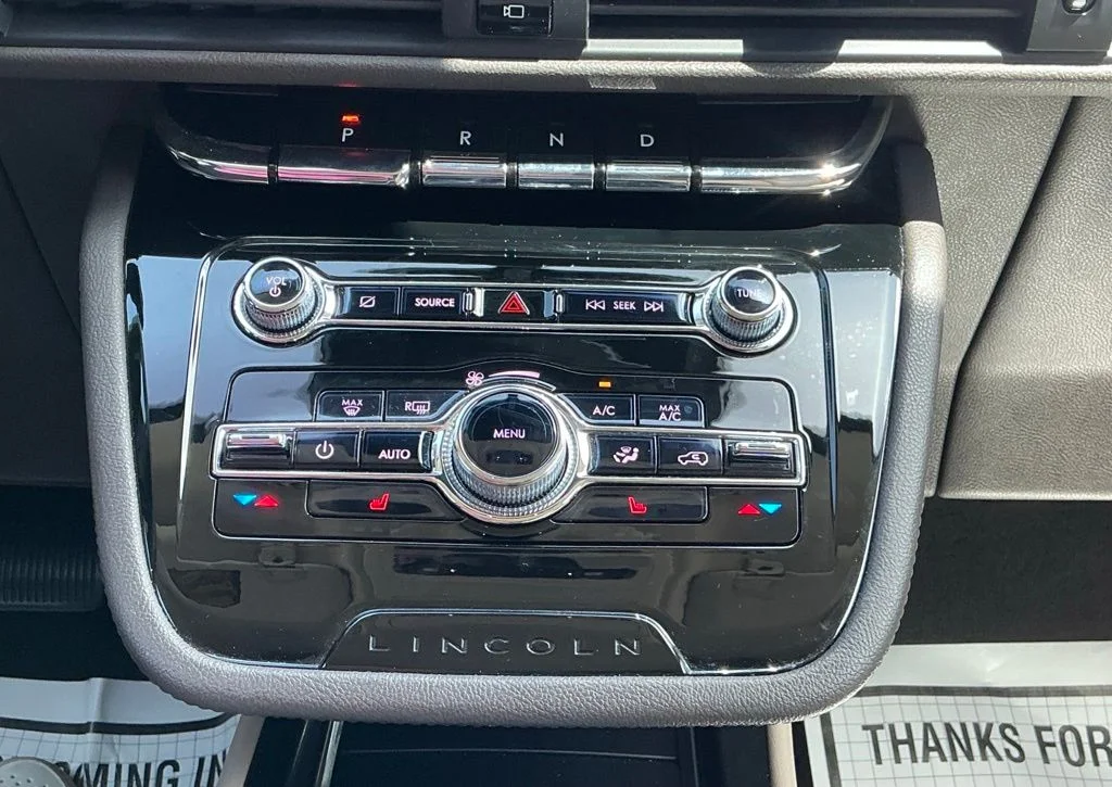 Used 2021 White Lincoln Standard image 46