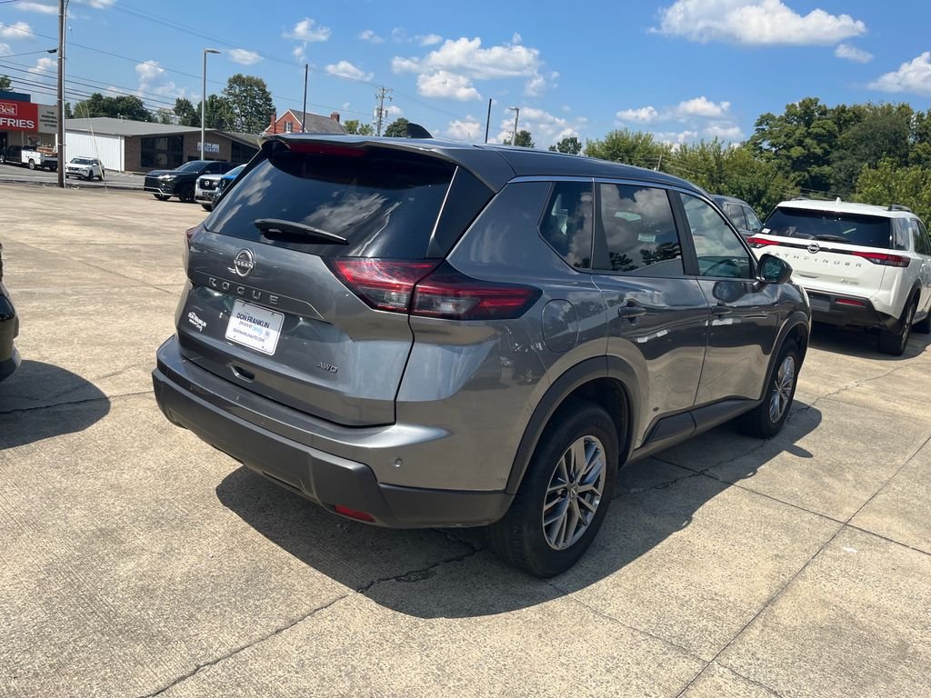 Used 2024 Gray Nissan S image 5