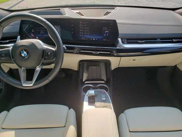 Used 2026 Green Metallic BMW xDrive28i image 17