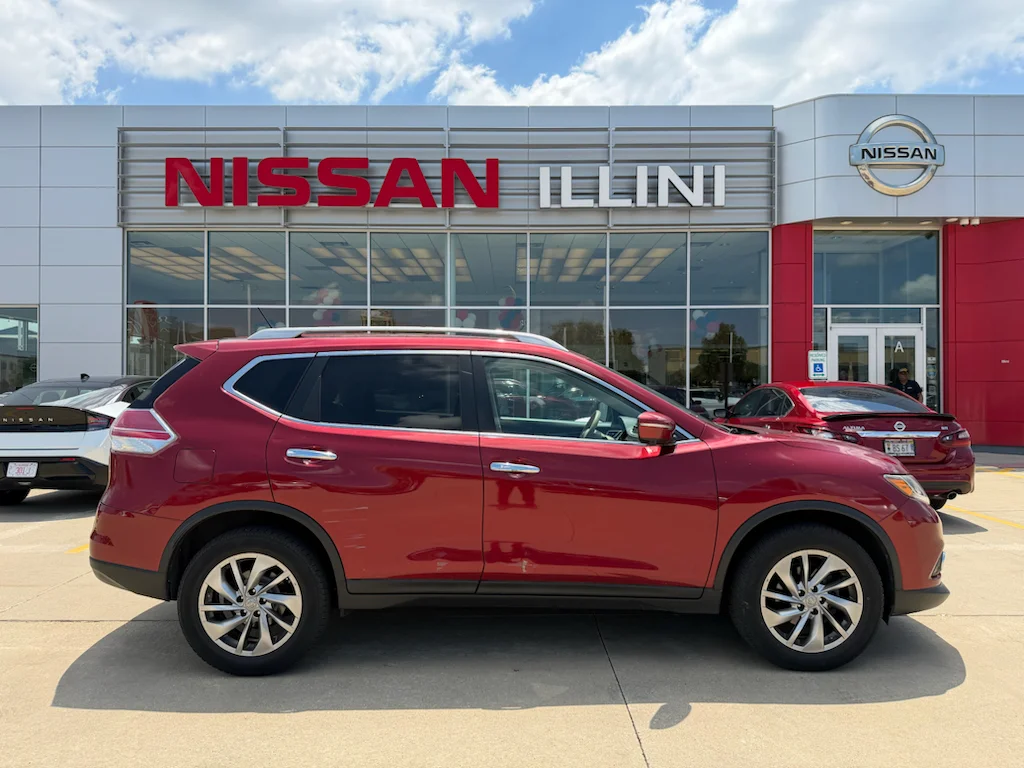 Used 2015 Cayenne Red Nissan S image 1