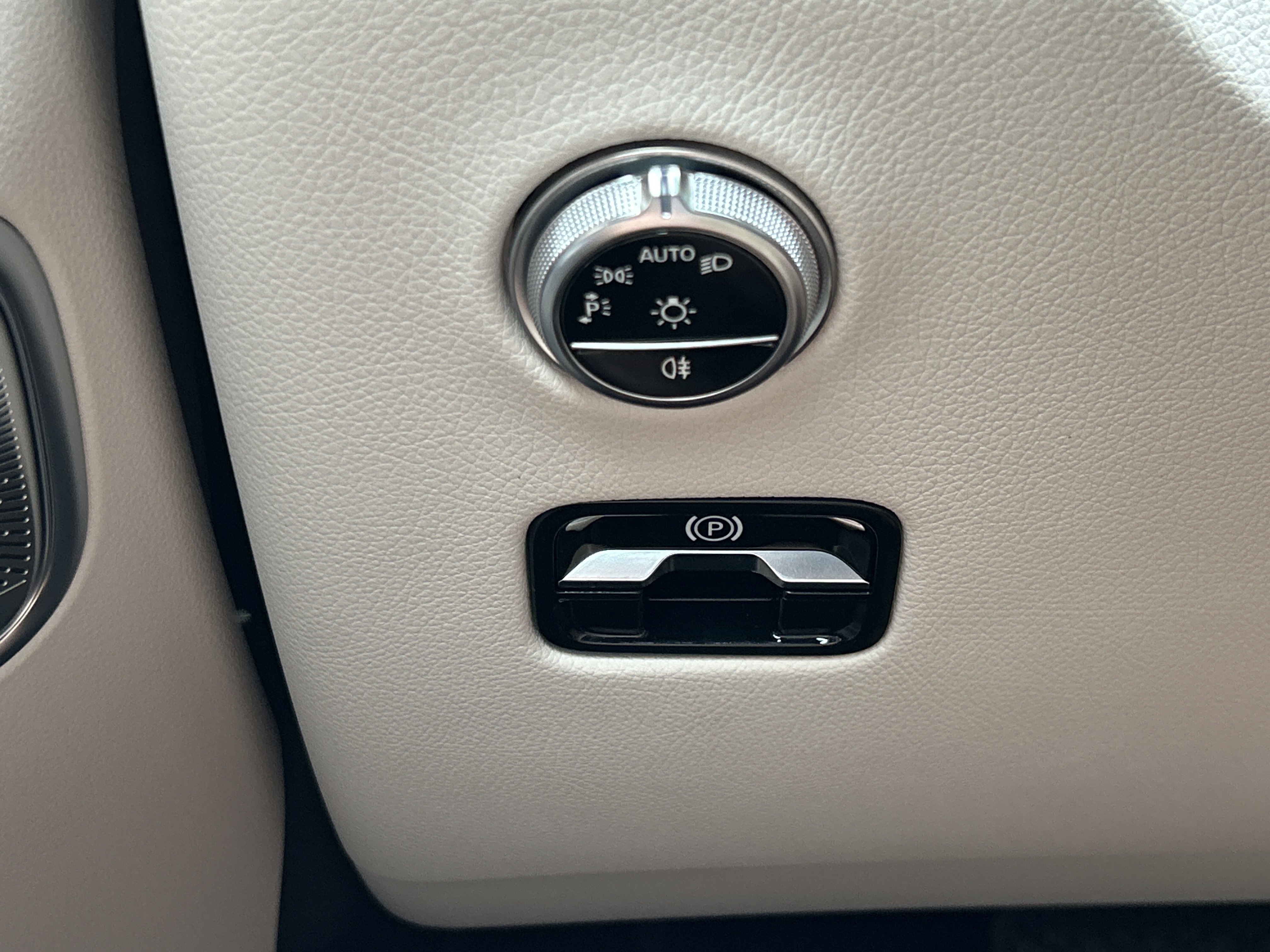 New 2026 Polar White Mercedes-Benz GLC 350e 4MATIC® SUV image 23