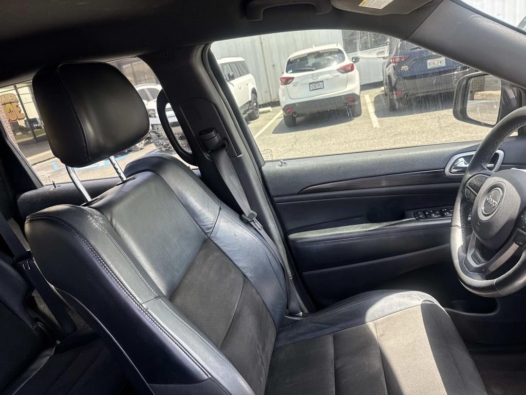 Used 2019 White Jeep Altitude image 10