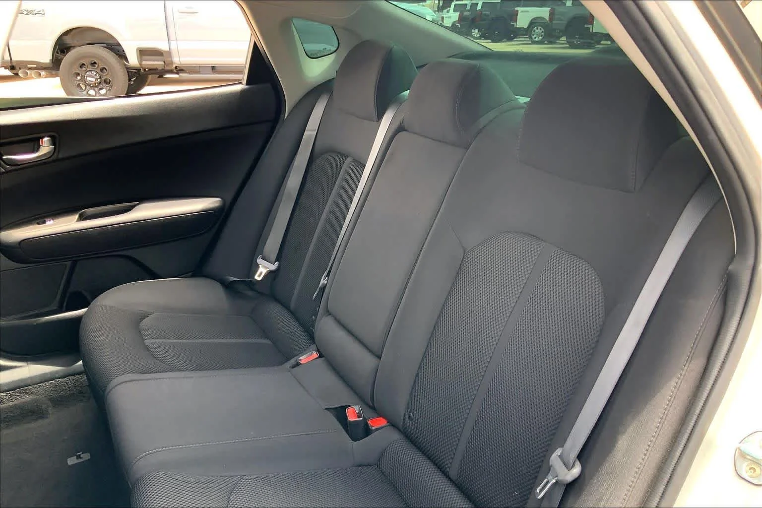 Used 2020 Sparkling Silver Kia LX image 21