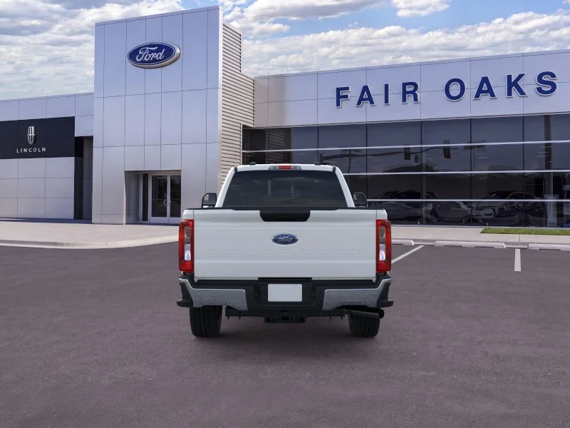 New 2026 Oxford White Ford XLT image 5