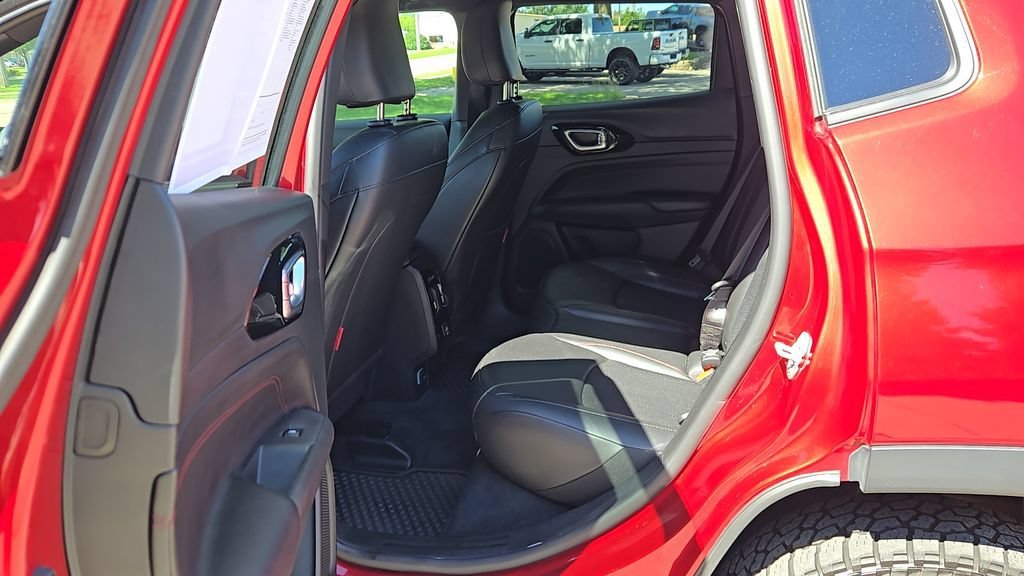 Used 2025 Red Hot Pearlcoat Jeep Trailhawk image 24