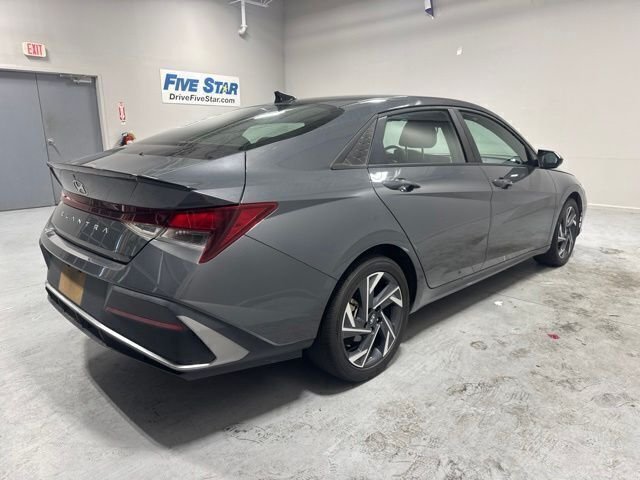 Used 2025 Gray Hyundai SEL Sport image 5