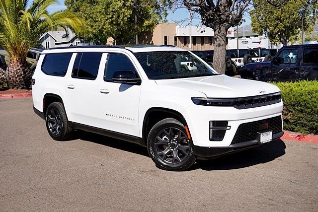 New 2026 Bright White Clear-Coat Exterior Paint Jeep Limited Altitude image 3