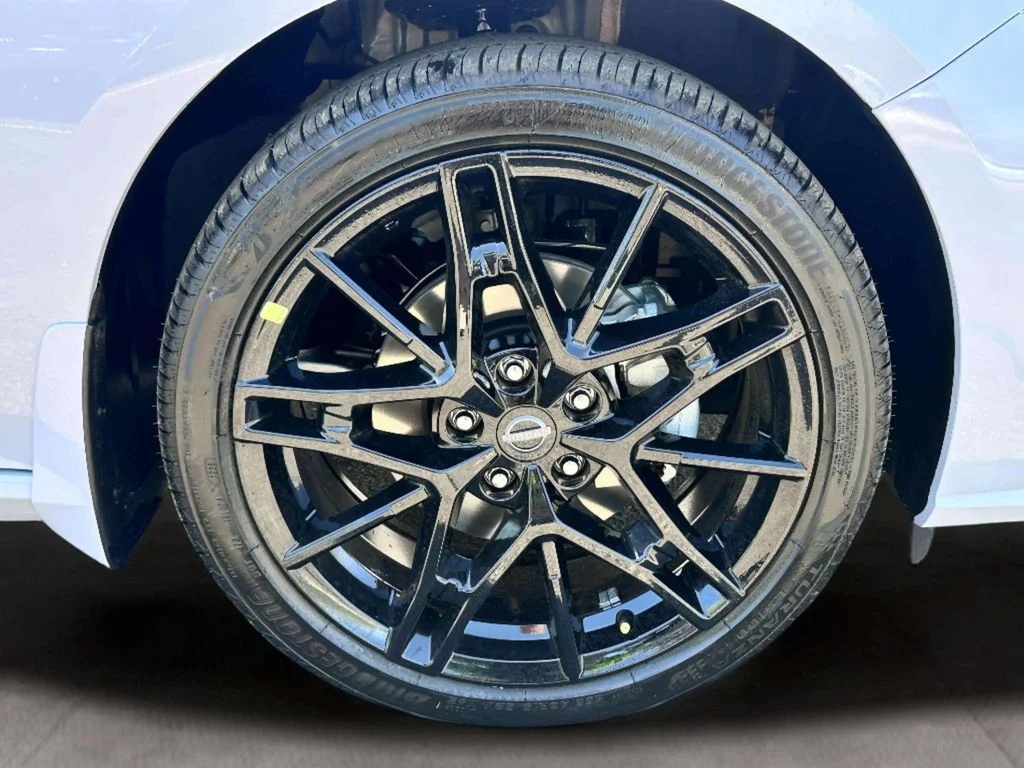 New 2026 Gray Sky Pearl / Super Black Two-tone Nissan SR Midnight Edition® image 11