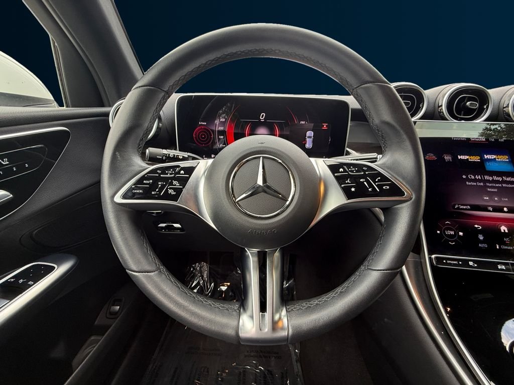 Used 2025  Mercedes-Benz GLC 300 image 13