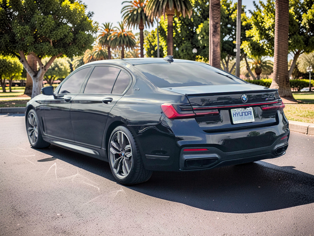 2021 BMW 7 Series M760i - Photo 7