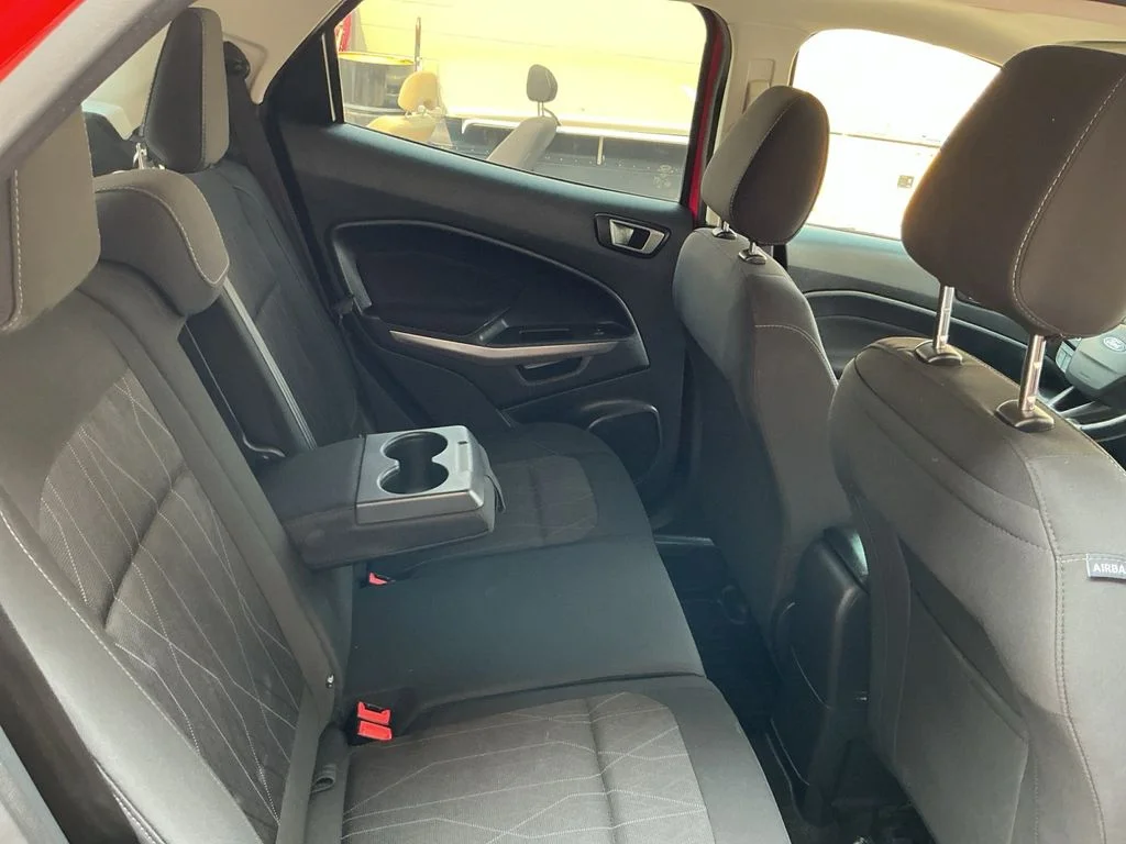Used 2020 Red Ford SE image 27
