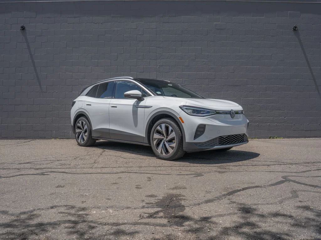 Used 2022 White Volkswagen Pro S image 9
