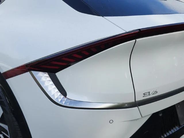 Used 2022 White Kia Wind image 14