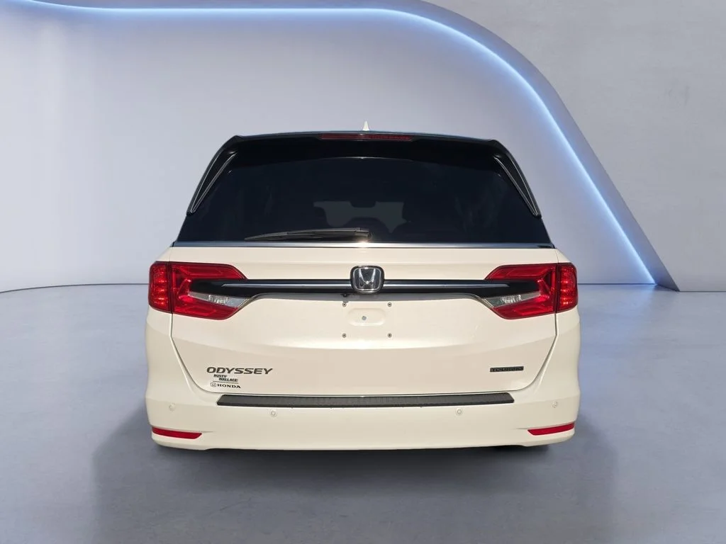 Used 2023 Platinum White Pearl Honda Touring image 4
