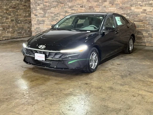 New 2026 Abyss Black Hyundai SE image 3