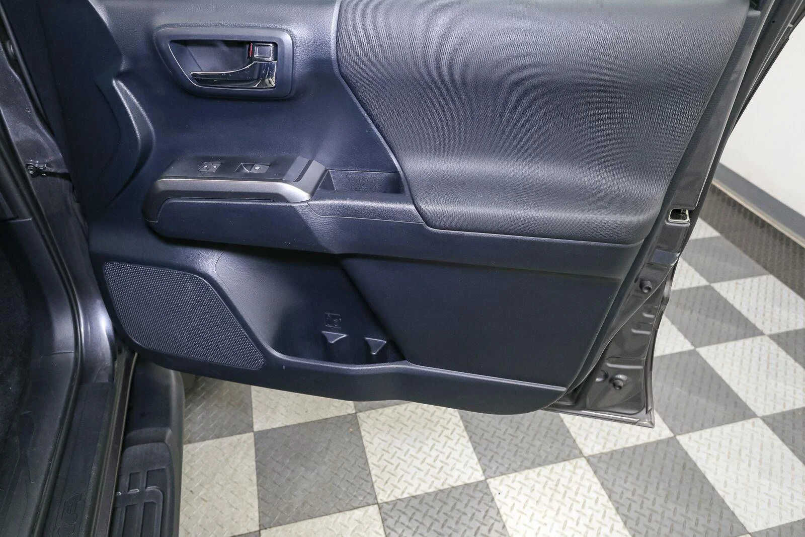 Used 2019 Magnetic Gray Metallic Toyota SR5 image 20