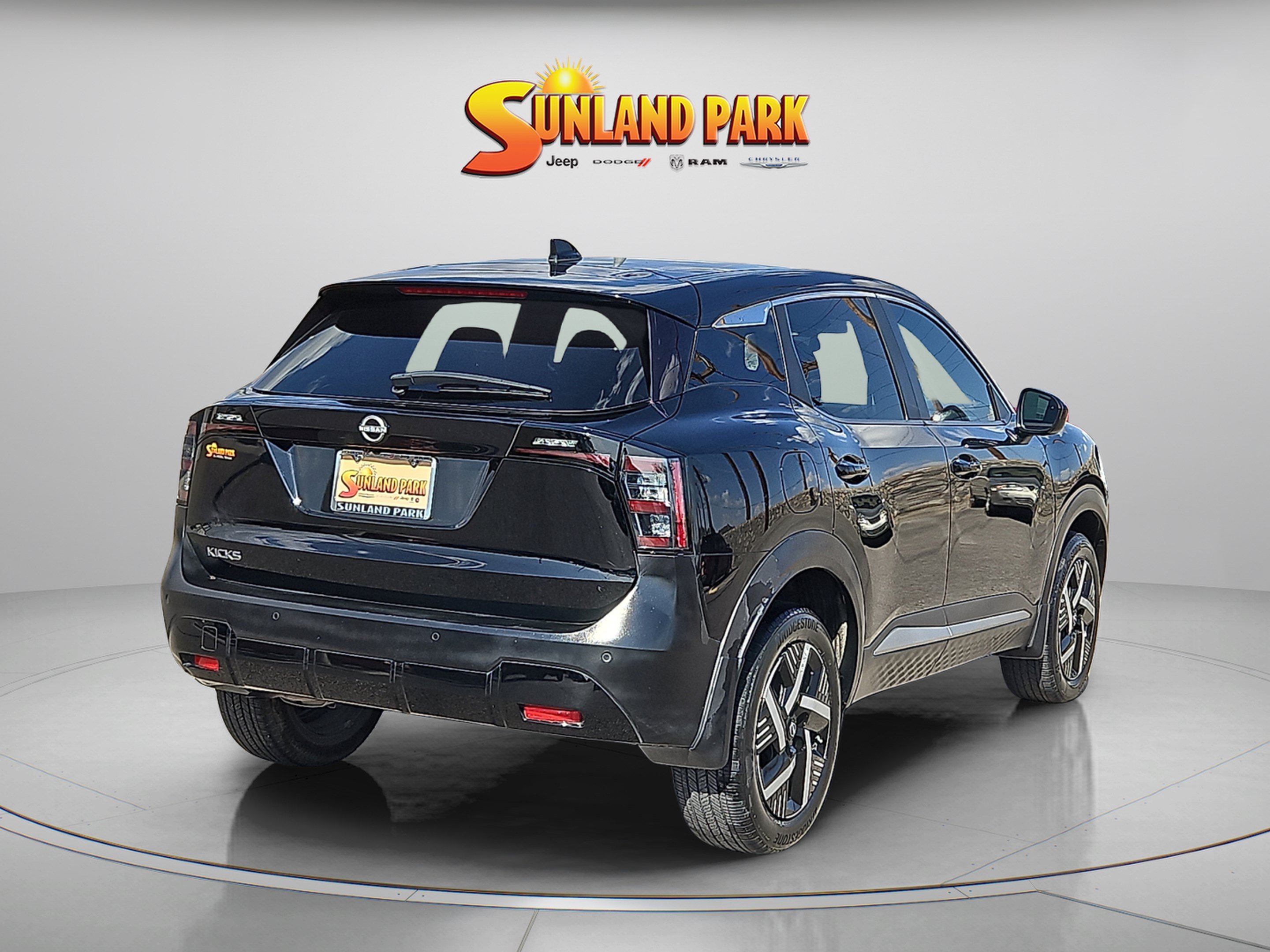 Used 2025 Super Black Nissan SV image 5