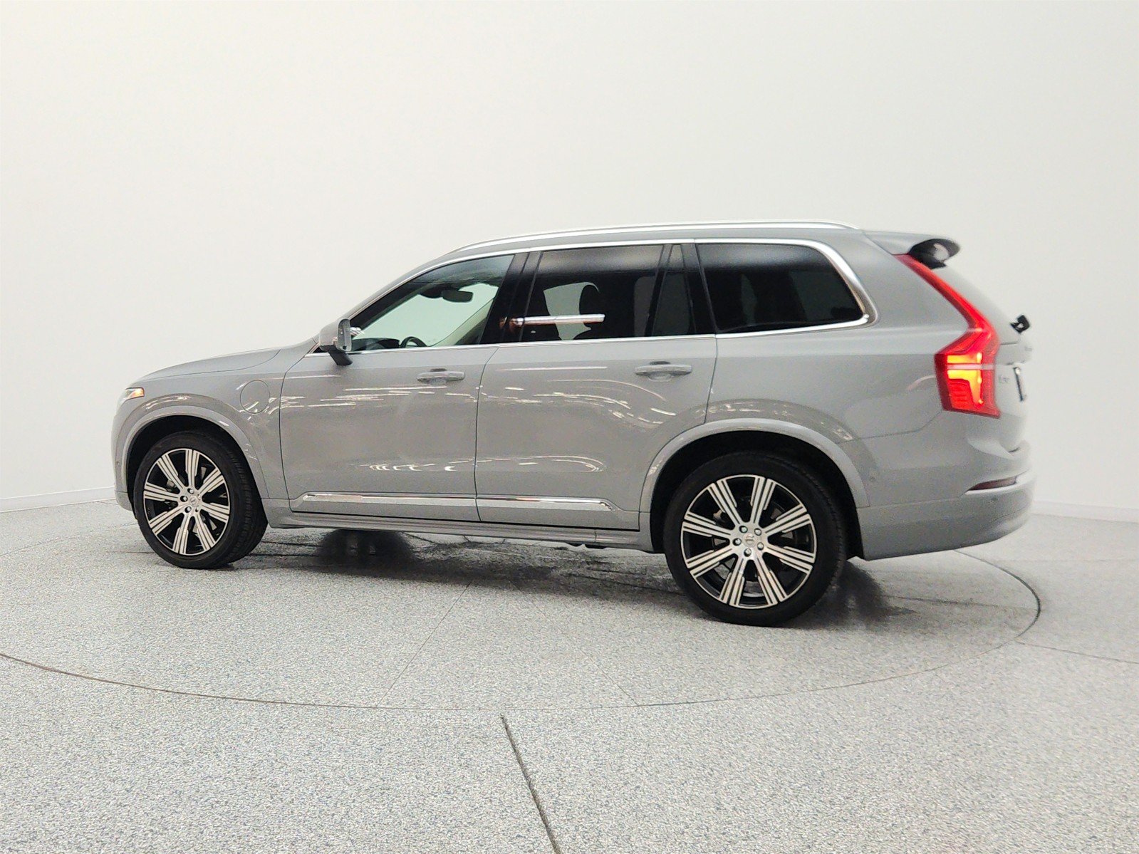 Used 2024 Vapour Grey Metallic Volvo T8 eAWD PHEV Plus 6P image 8