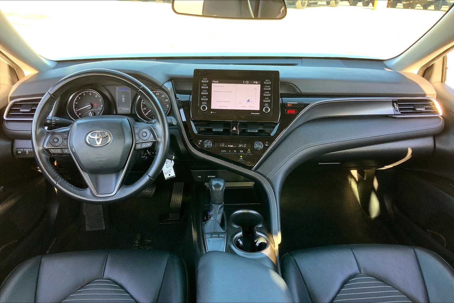 Used 2022 White Toyota SE image 15