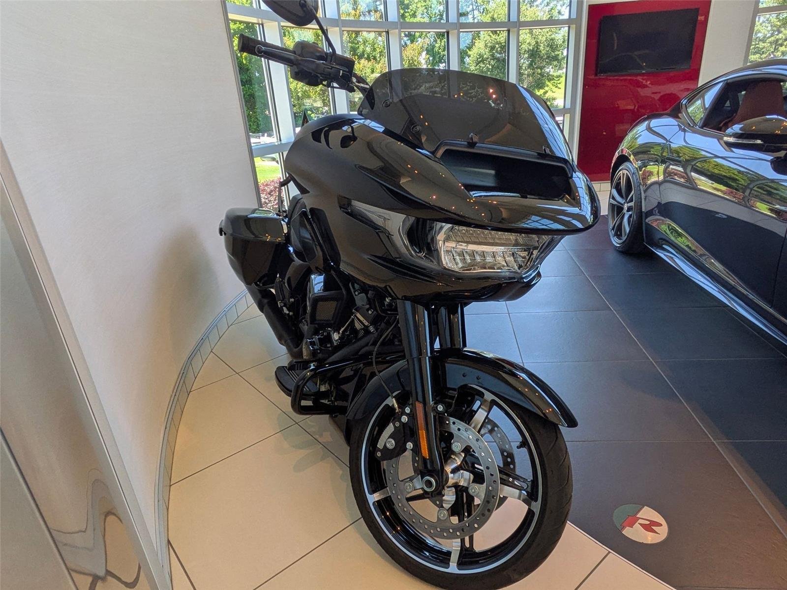 Used 2025 BLACK HARLEY DAVIDSON ROAD GLIDE image 4