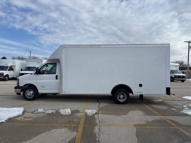 New 2025 Summit White Chevrolet 2WT image 3