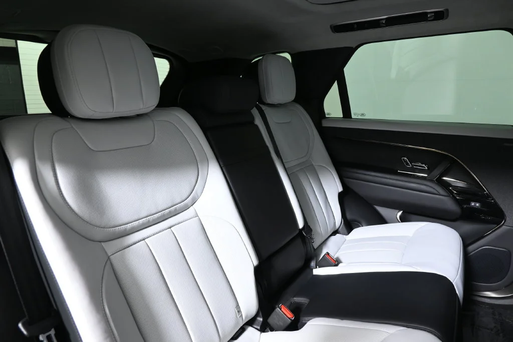 Used 2024 Green Land Rover Autobiography image 30