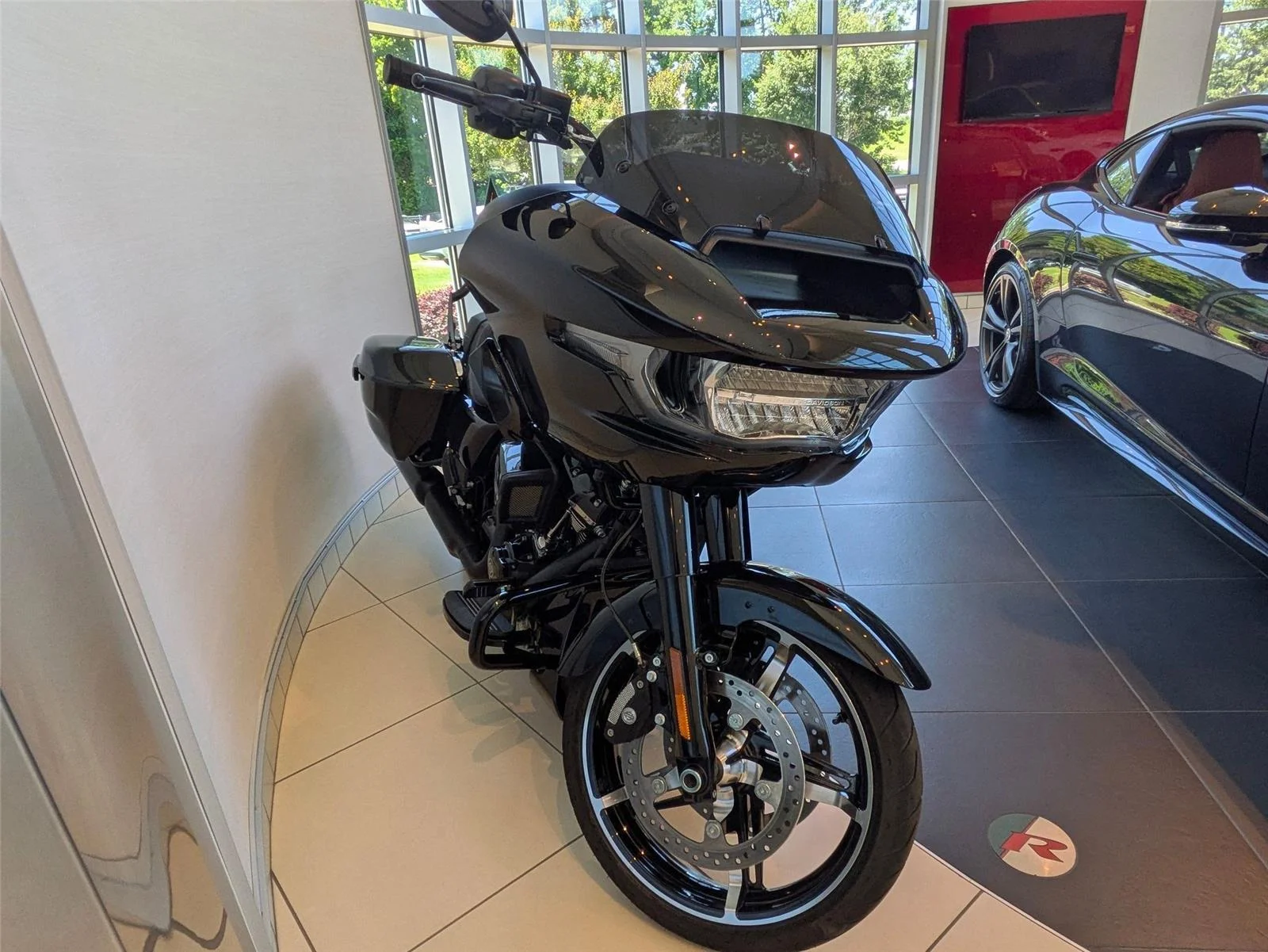 Used 2025 BLACK HARLEY DAVIDSON ROAD GLIDE image 4