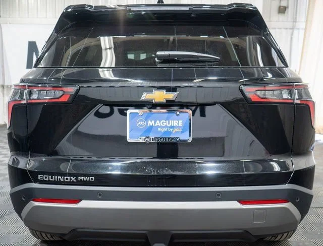 New 2027 Mosaic Black Metallic Chevrolet LT image 6
