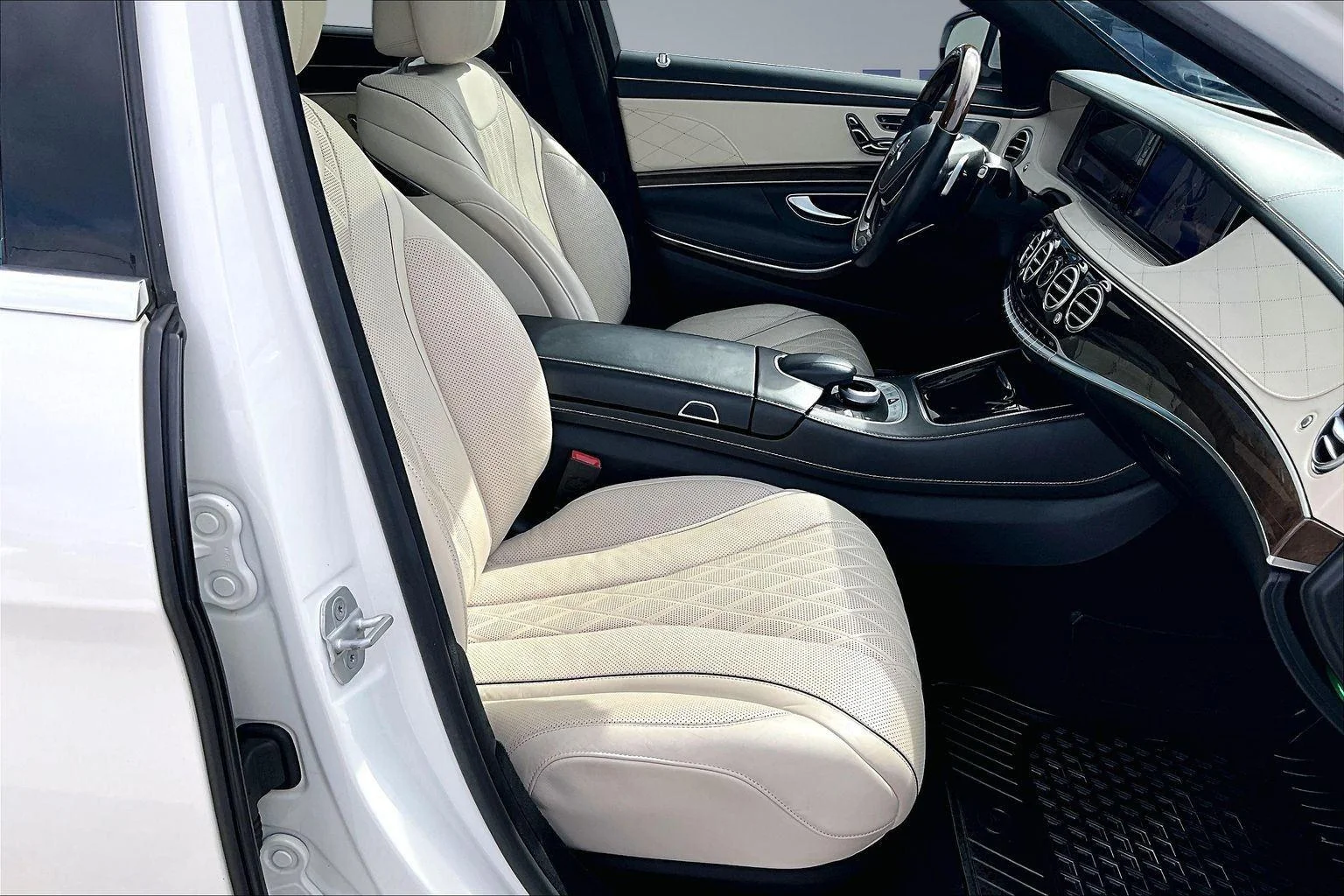 Used 2014 Diamond White Metallic Mercedes-Benz S 550 image 29