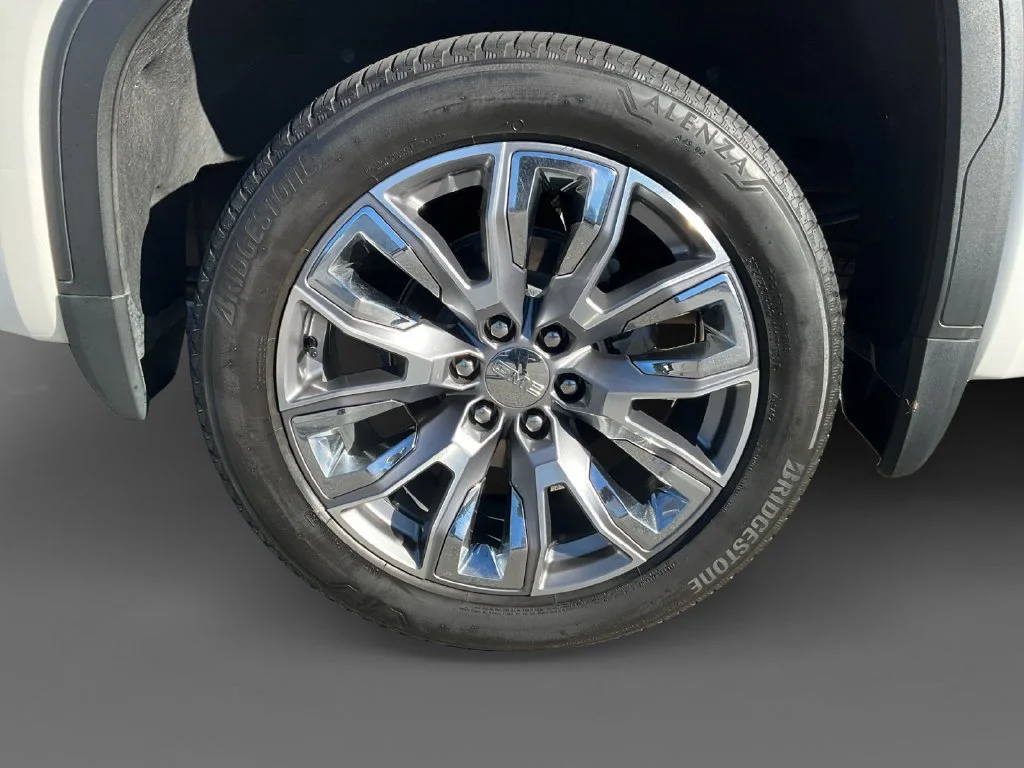 Used 2024 White Frost Tricoat GMC Denali image 9