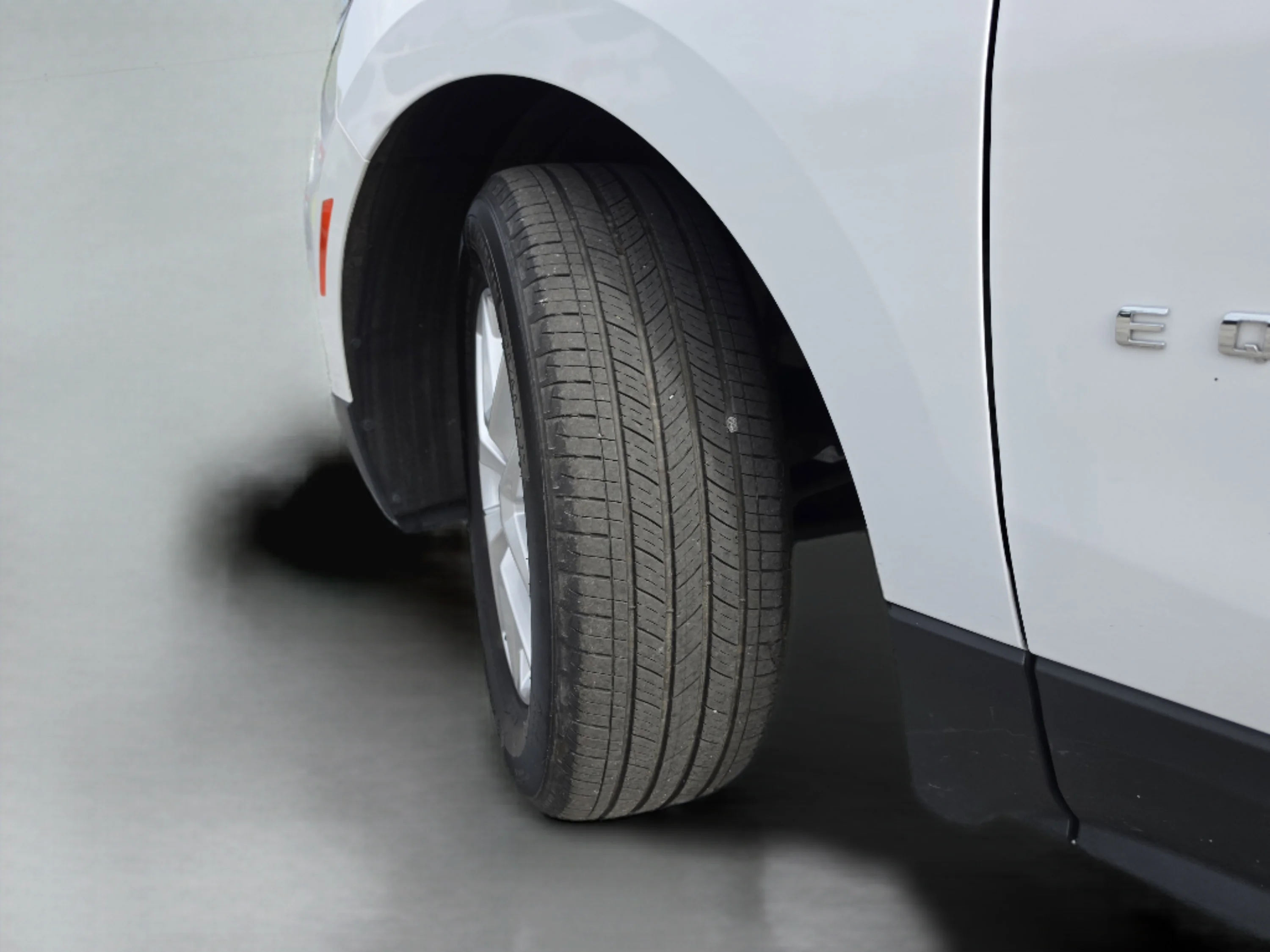 Used 2024 Summit White Chevrolet LT image 41