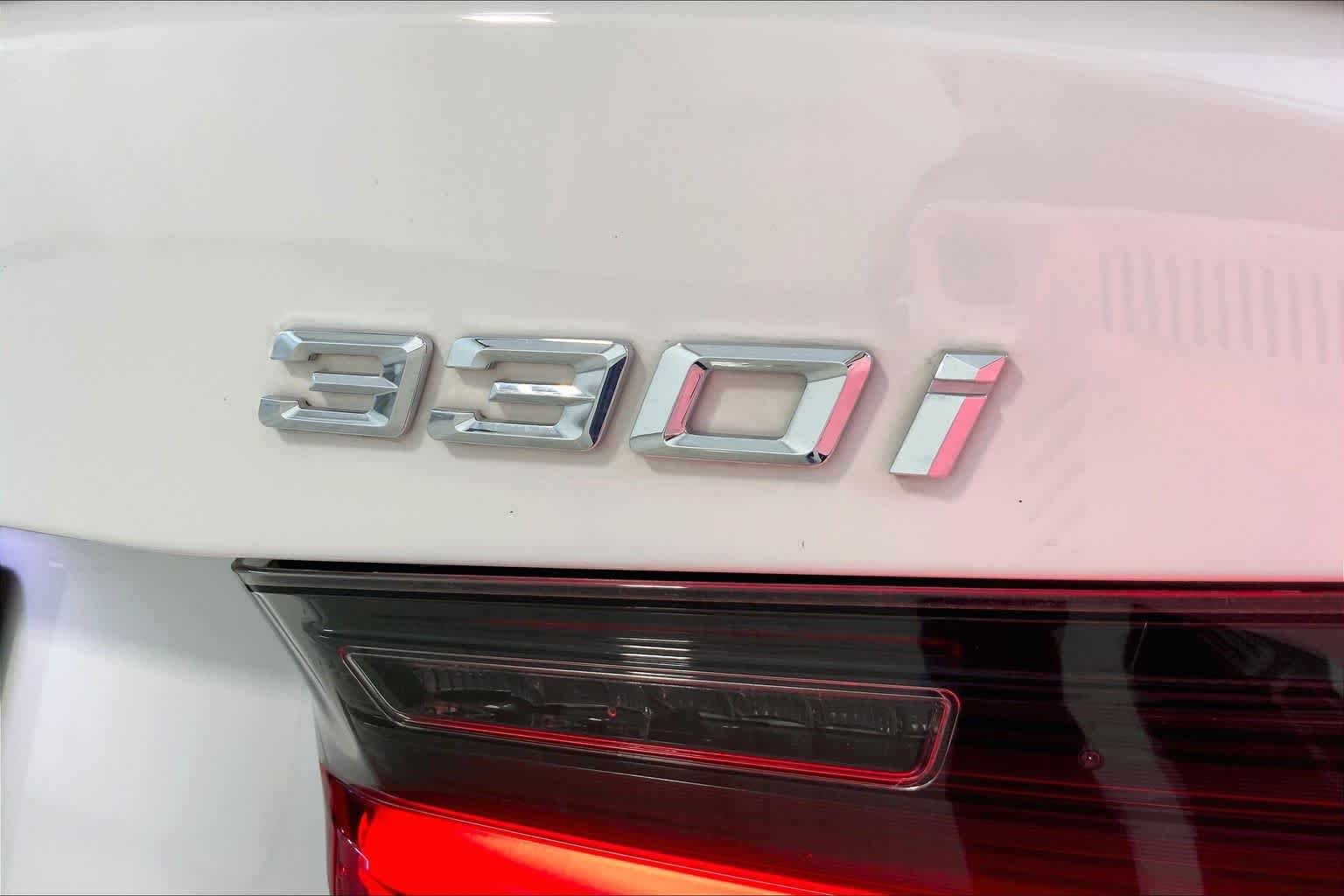 Used 2021 Alpine White BMW 330i xDrive image 29