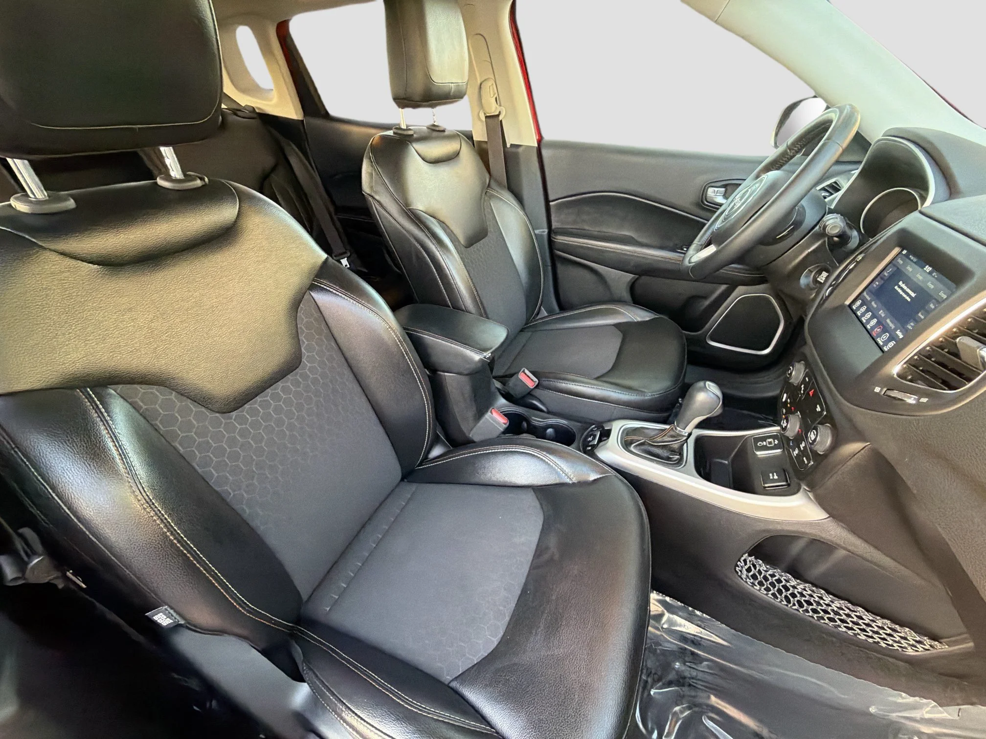 Used 2018 Redline Pearlcoat Jeep Latitude image 14