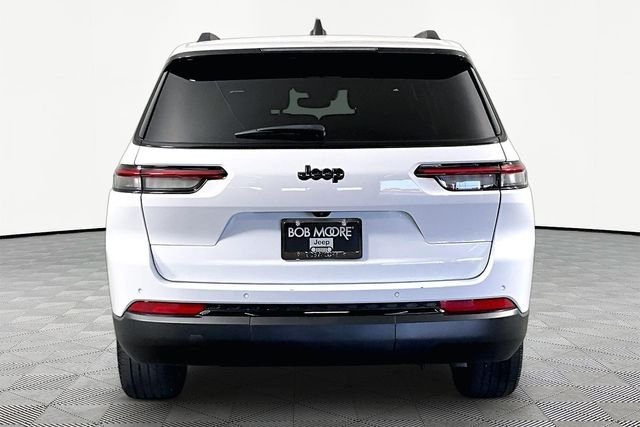 Used 2023 White Jeep Altitude image 5
