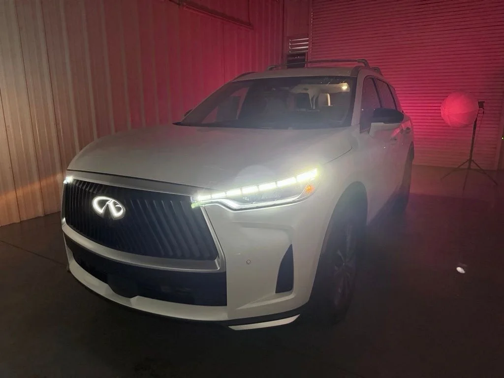 New 2027 RADIANT WHITE INFINITI Luxe FWD image 9