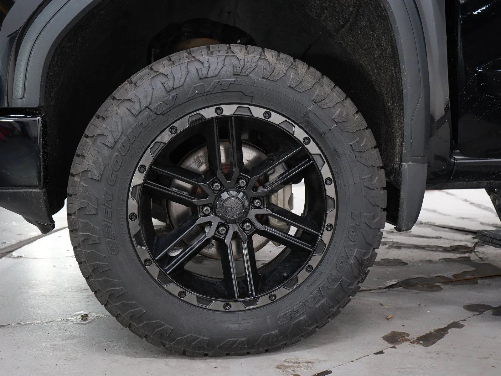 Used 2019 Black GMC Denali image 33