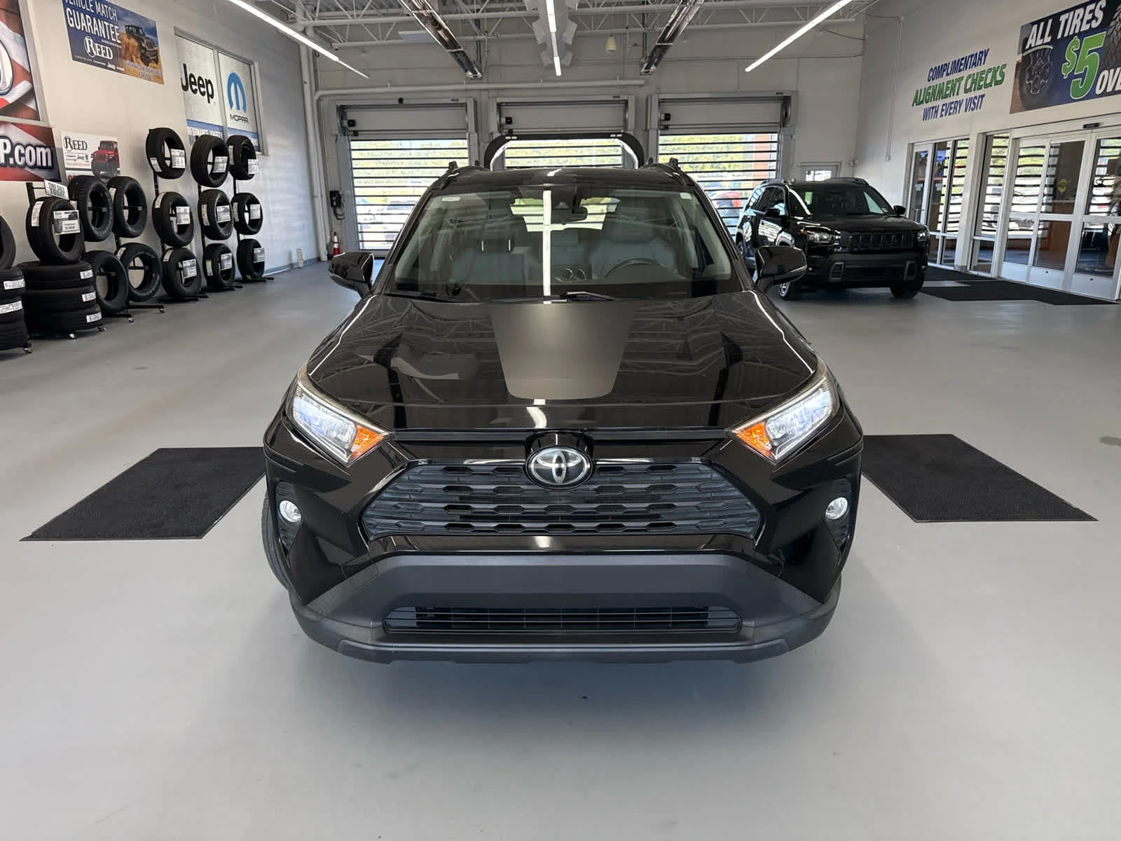 Used 2019 Midnight Black Metallic Toyota XLE Premium image 2