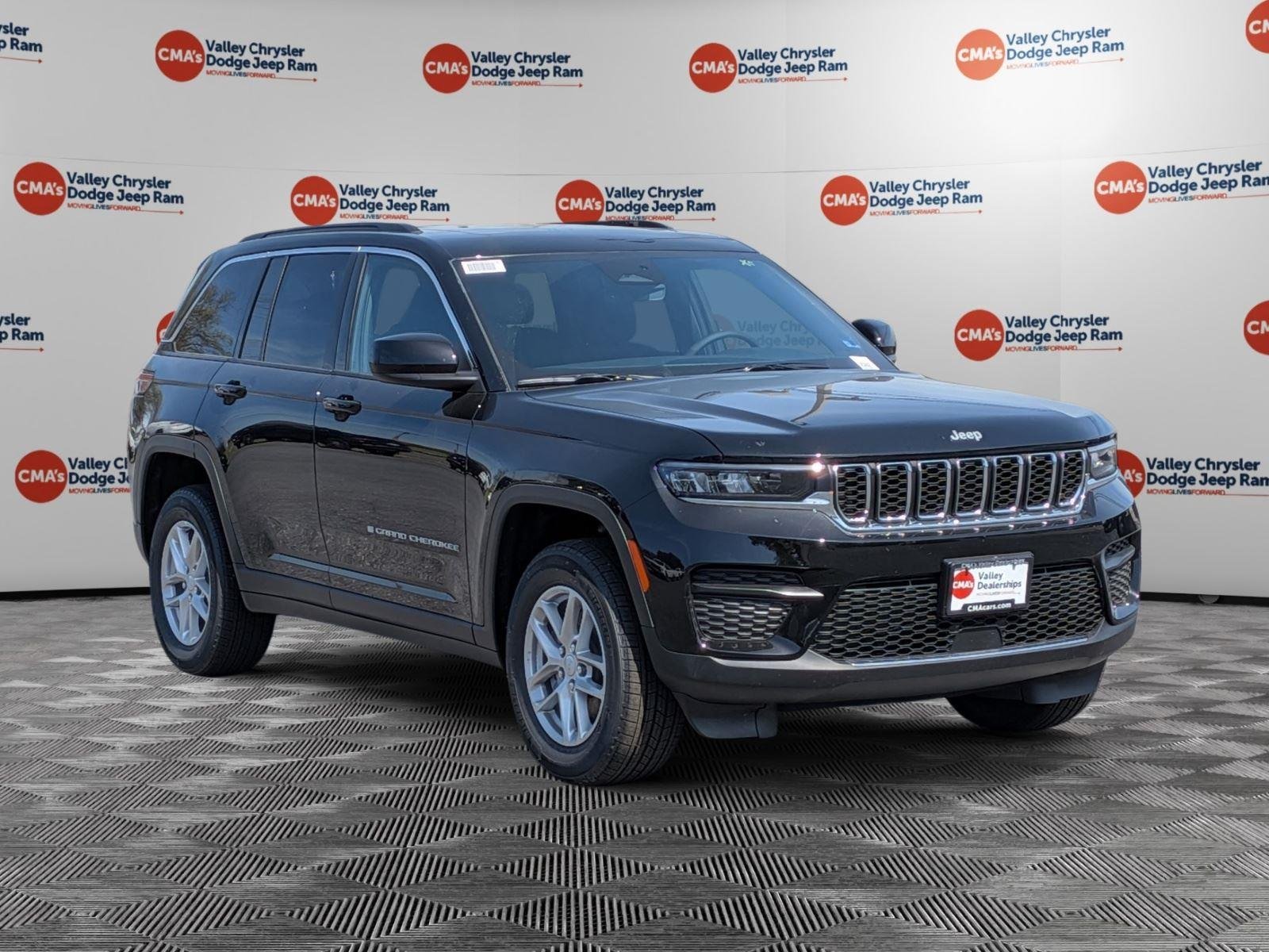 New 2026 Diamond Black Crystal Pearl-Coat Exterior Paint Jeep Laredo X image 3