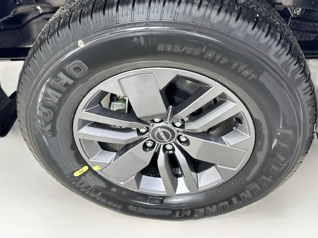 New 2027 Glacier White Nissan SV image 37