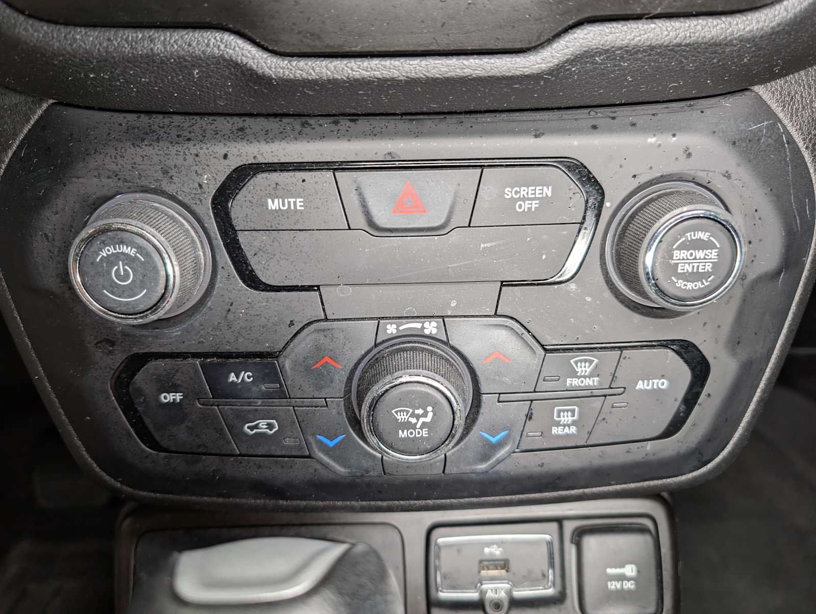 Used 2019 Alpine White Clearcoat Jeep Limited image 33