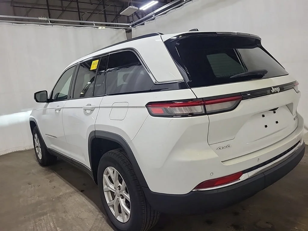Used 2023 Bright White Clearcoat Jeep Limited image 4