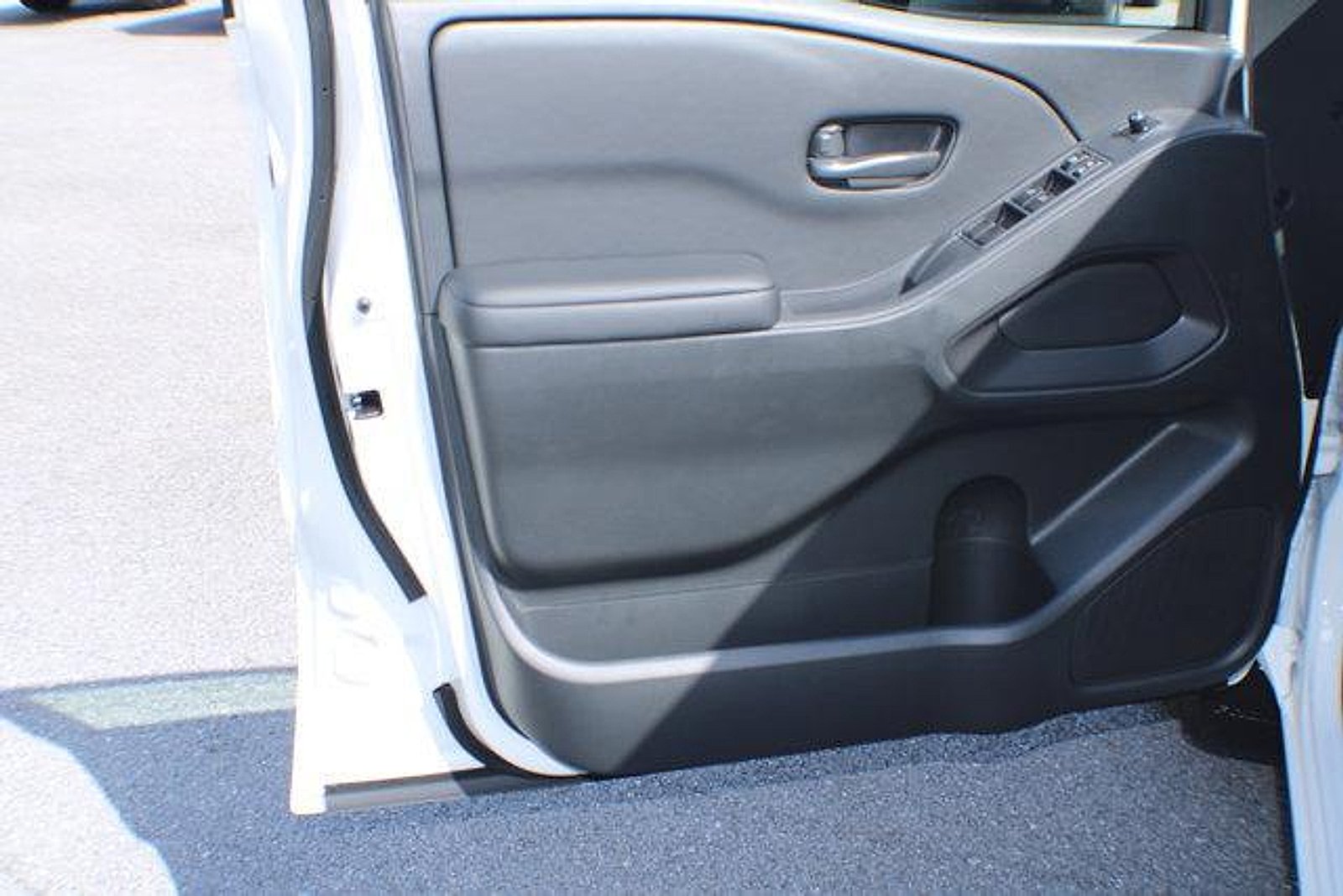 New 2026 Glacier White Nissan SV image 6