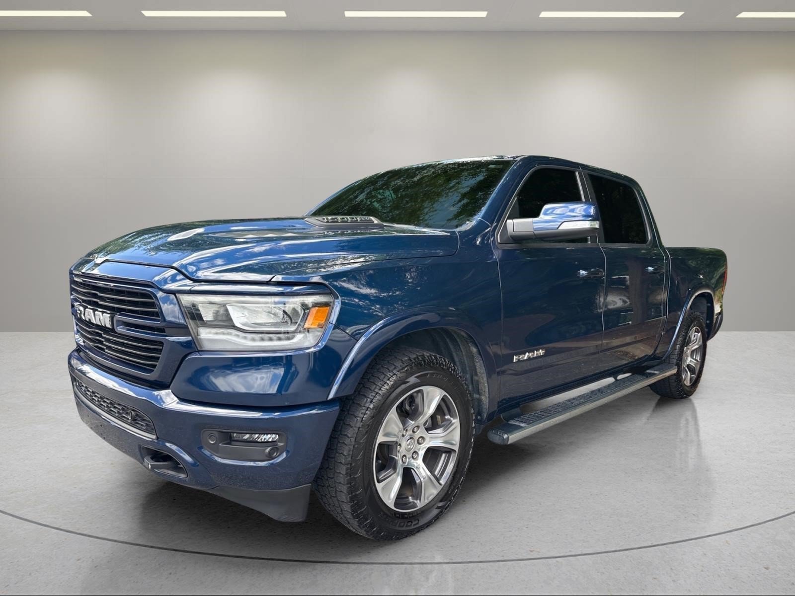 Used 2022 Patriot Blue Pearlcoat Ram Laramie image 2