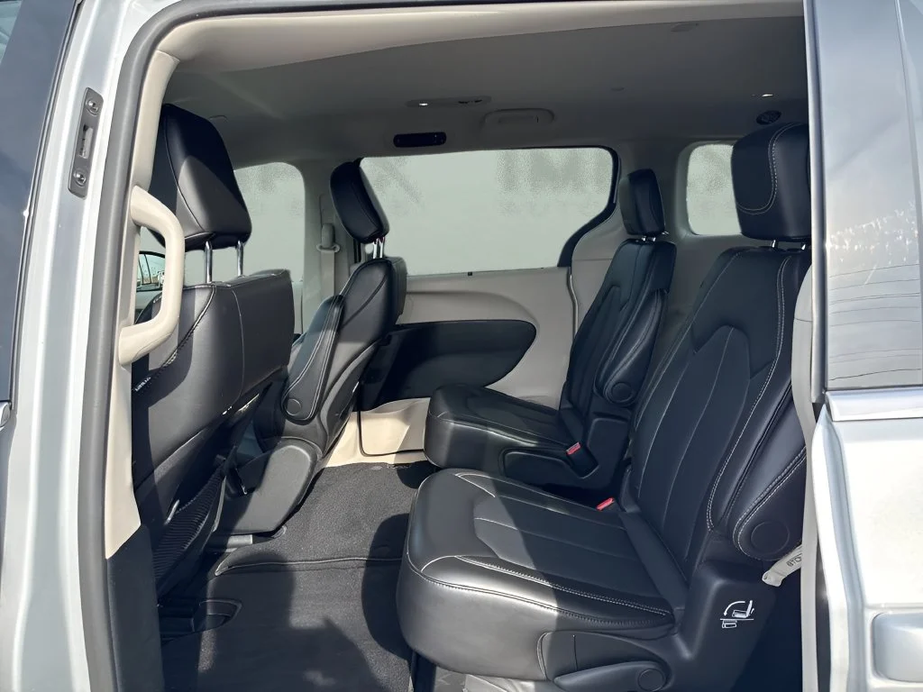 Used 2024 Silver Chrysler Touring L image 13