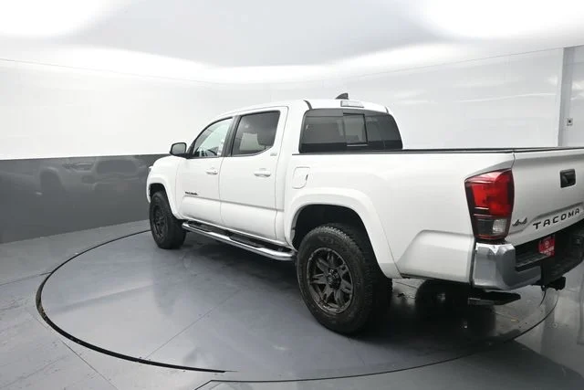 Used 2022 White Toyota SR5 image 51
