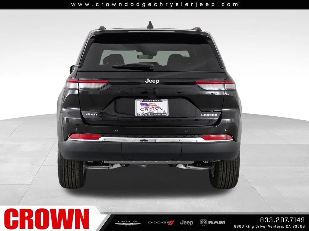 New 2026 Diamond Black Crystal Pearlcoat Jeep  image 6