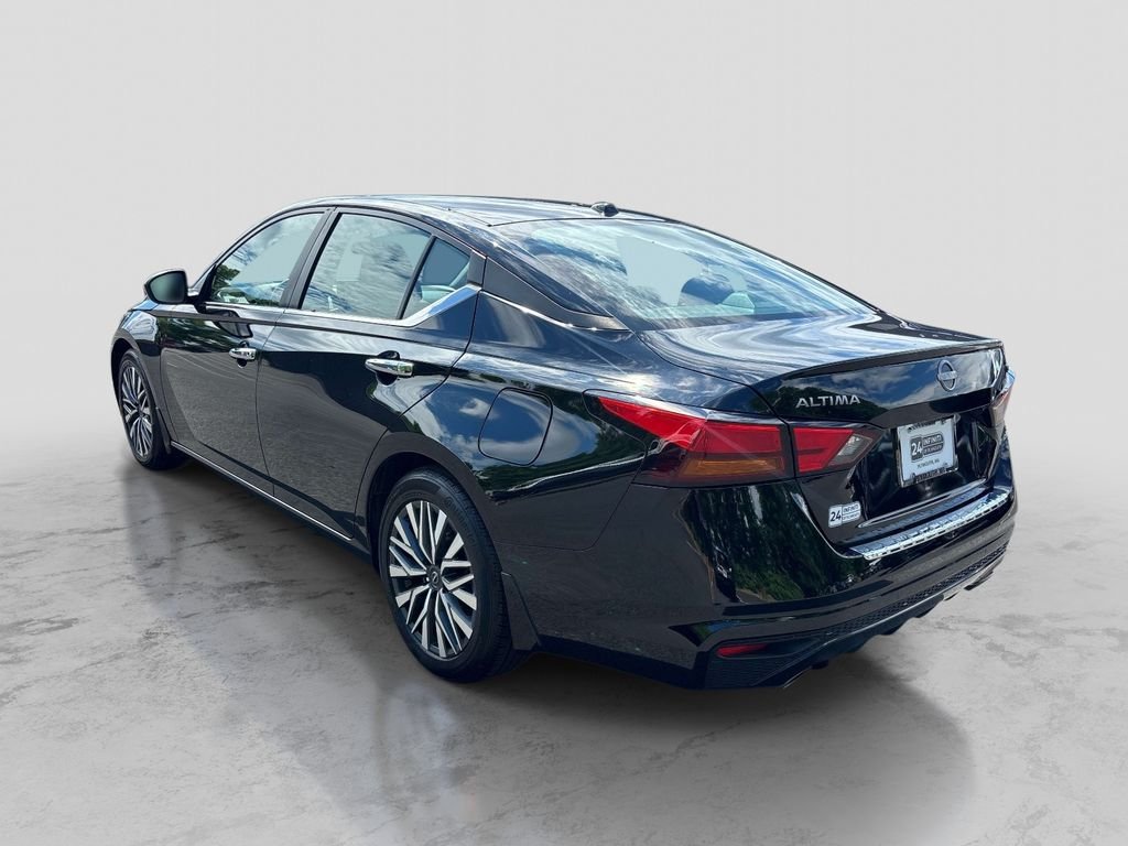 Used 2023 Black Nissan 2.5 SV image 3